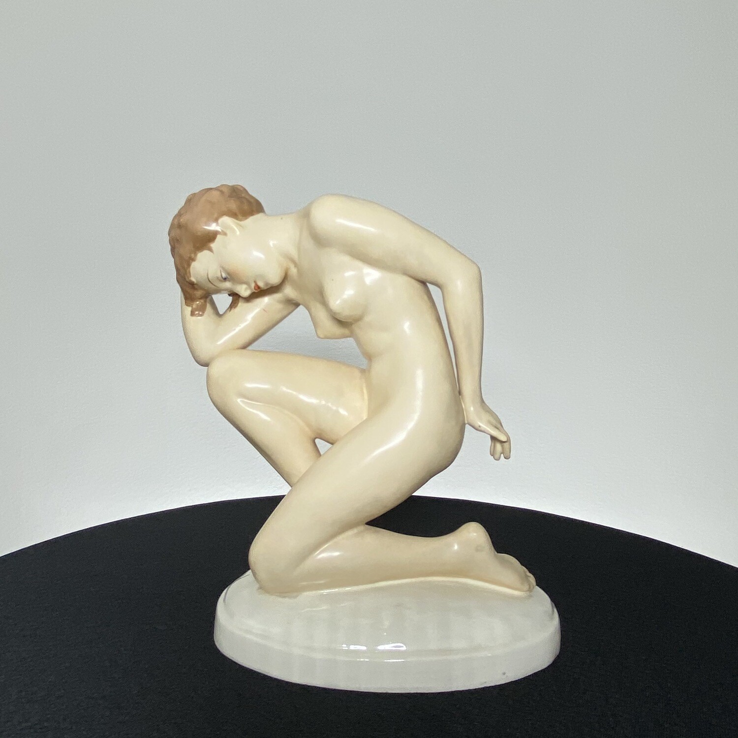 Art deco porcelánová socha nahé ženy - Royal Dux