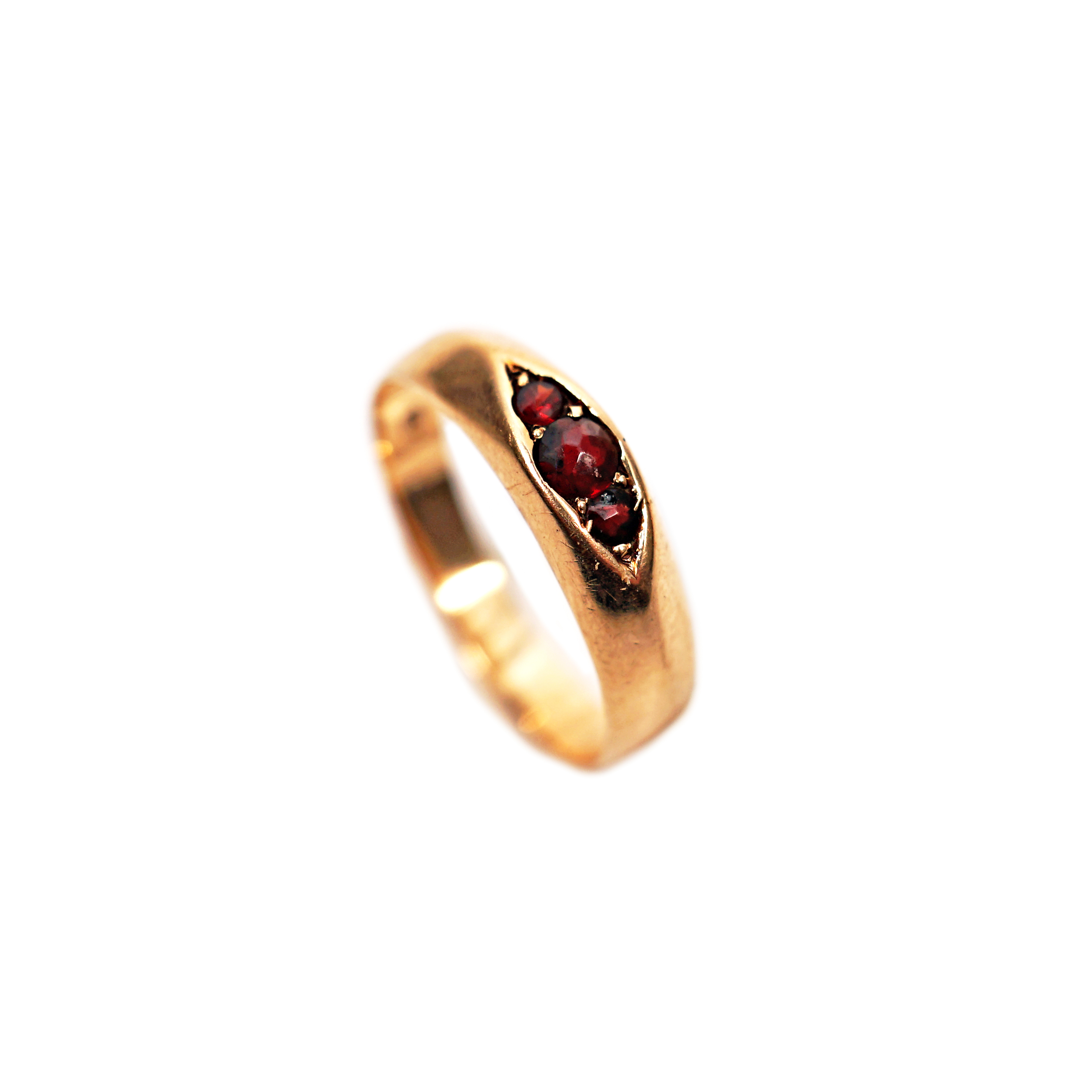 Zlatý prsten s českými granáty