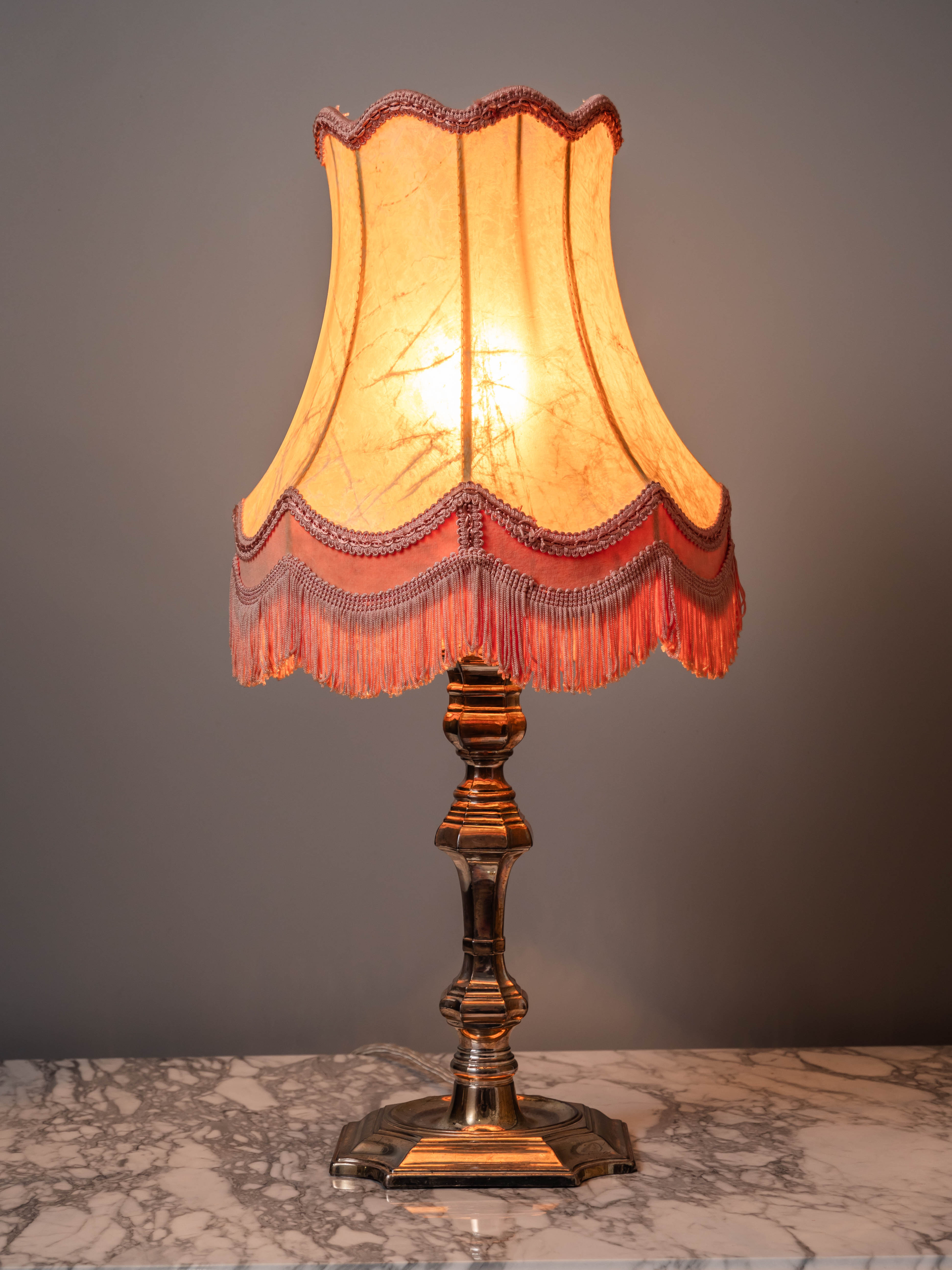 Lampička Ludvík XIII. s měchýřovým stínidlem